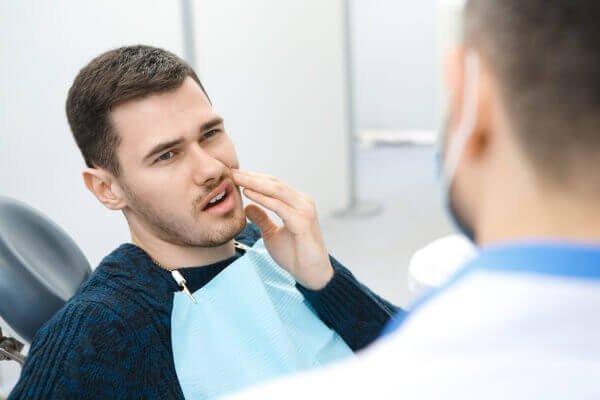 Patient with tooth pain consultation in Wethersfield CT